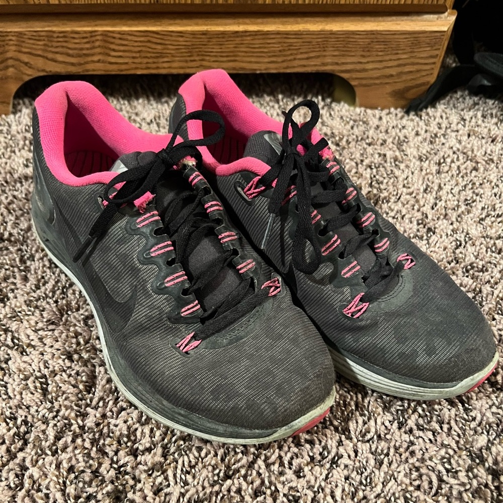 Women’s size 8 Nike’s